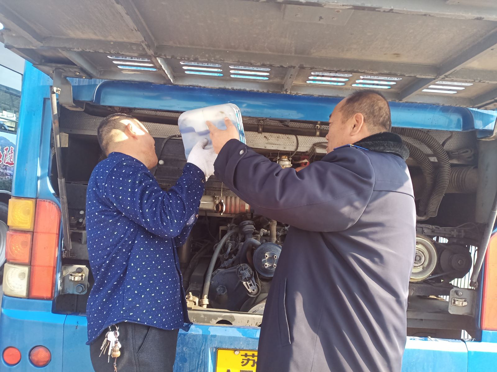 公交集團公交事業(yè)一部做好車(chē)輛 冬季保養和防護